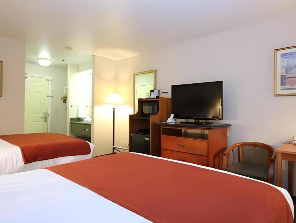 Western Twin View And Hotel 2*